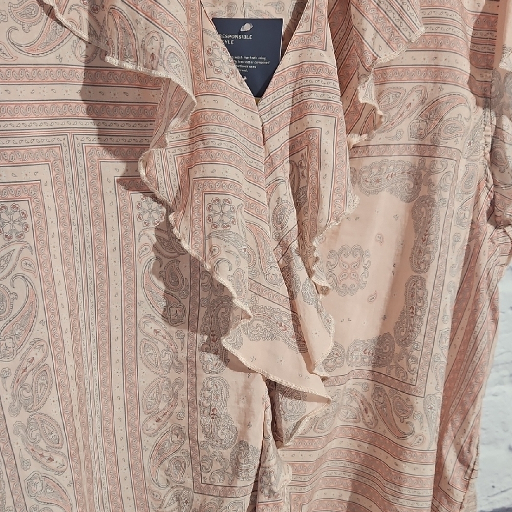 Universal Thread Pink Paisley Ruffle Blouse - Picture 2 of 6